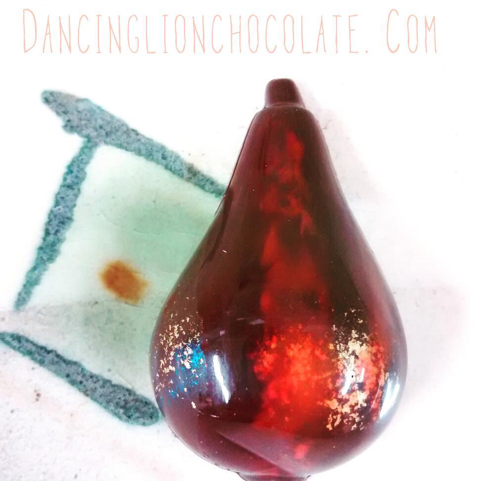 Glass Pear bonbon. Tango 68% Madagascar chocolate & vanilla caramel in @mesocacao El Salvador 70%. #DLCbonbons #chocolate