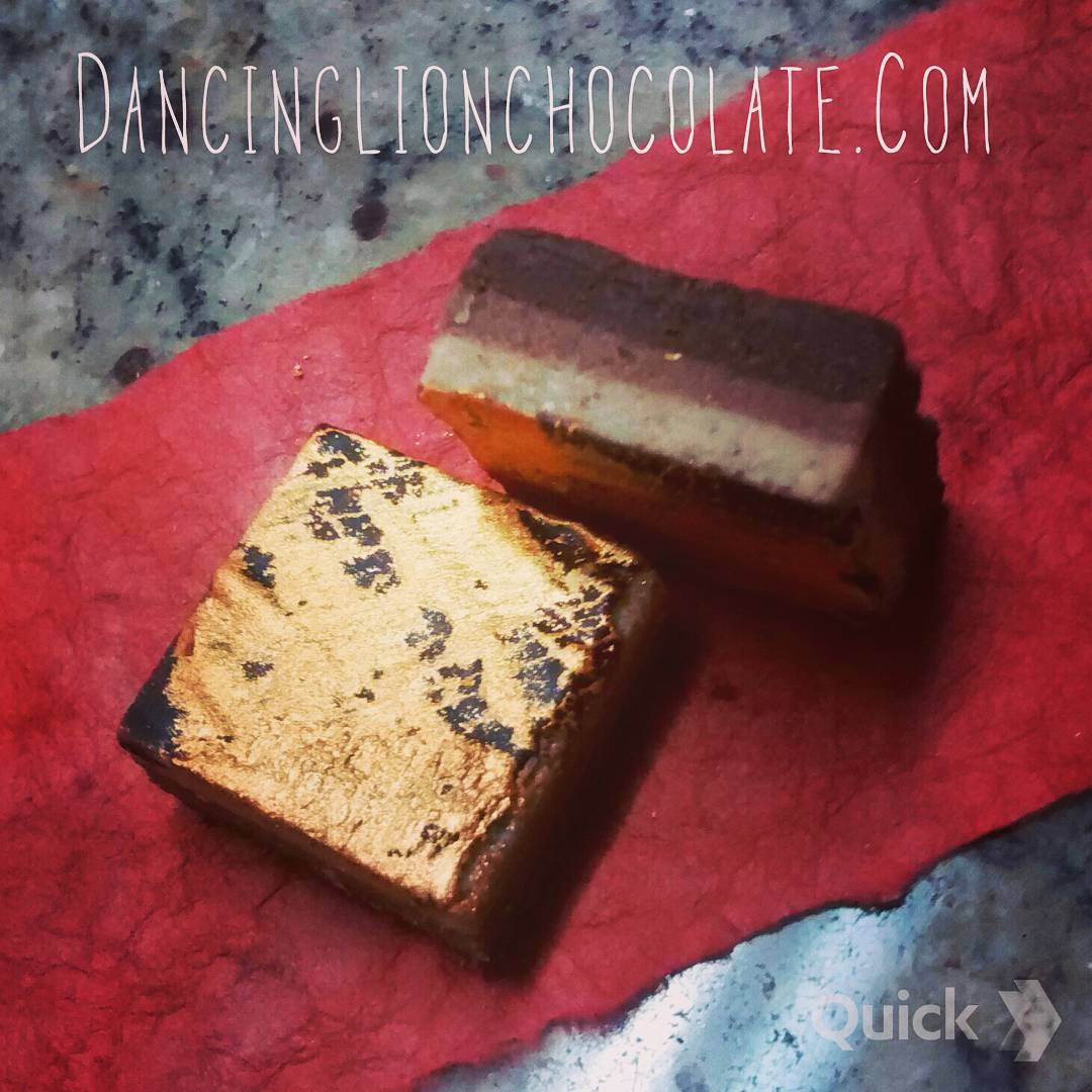 AU Nuts - Triple layer almond & hazelnut gianduja brushed with gold