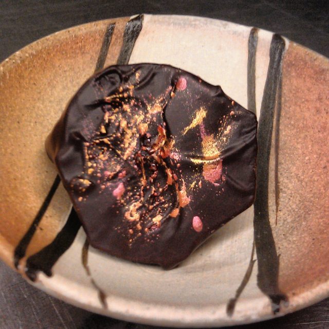 Sunset on the Cliffs: Mango-yuzu-vanilla ganache in 68% dark