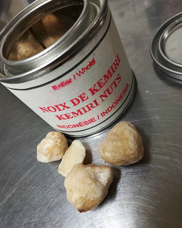 Oooh, Kemiri nuts! Making fresh strawberry & Kemiri nut ganache with fruity Madagascar dark chocolate.#chocolatier #chocolate #ganache #kemirinuts #indonesia #madagascar #dicktaylorchocolate