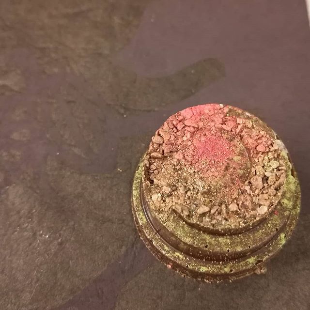 TO A TEA - Tung Ting Wulong tea and Nicaraguan dark chocolate finished with crushed cacao nibs and more tea. One of my favorite pieces of the year.Want to learn how we do it? Register for Ecole Chocolat's "2019 Recipe Development Course in Puerto Rico." #chocolatier #ecolechocolatpuertorico2019 @ecolechocolat @finechocolateindustryassoc #elevatechocolate2019 @redblossomteacompany @mesocacao