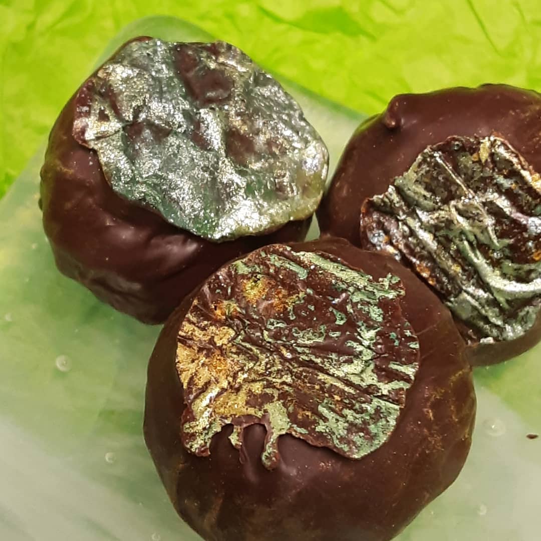 TRUFFLES FOR TERRY - Technically (Javanese) turmeric and lime enrobed in crazy fruity Ucayali River Peruvian dark.#chocolatier #beantobonbon #chocolatetruffles @meridiancacao @ucayali_river_cacao @epicesdecruUnusual gifts from Unusual people transformed Into truffle treats for Friends in far places.