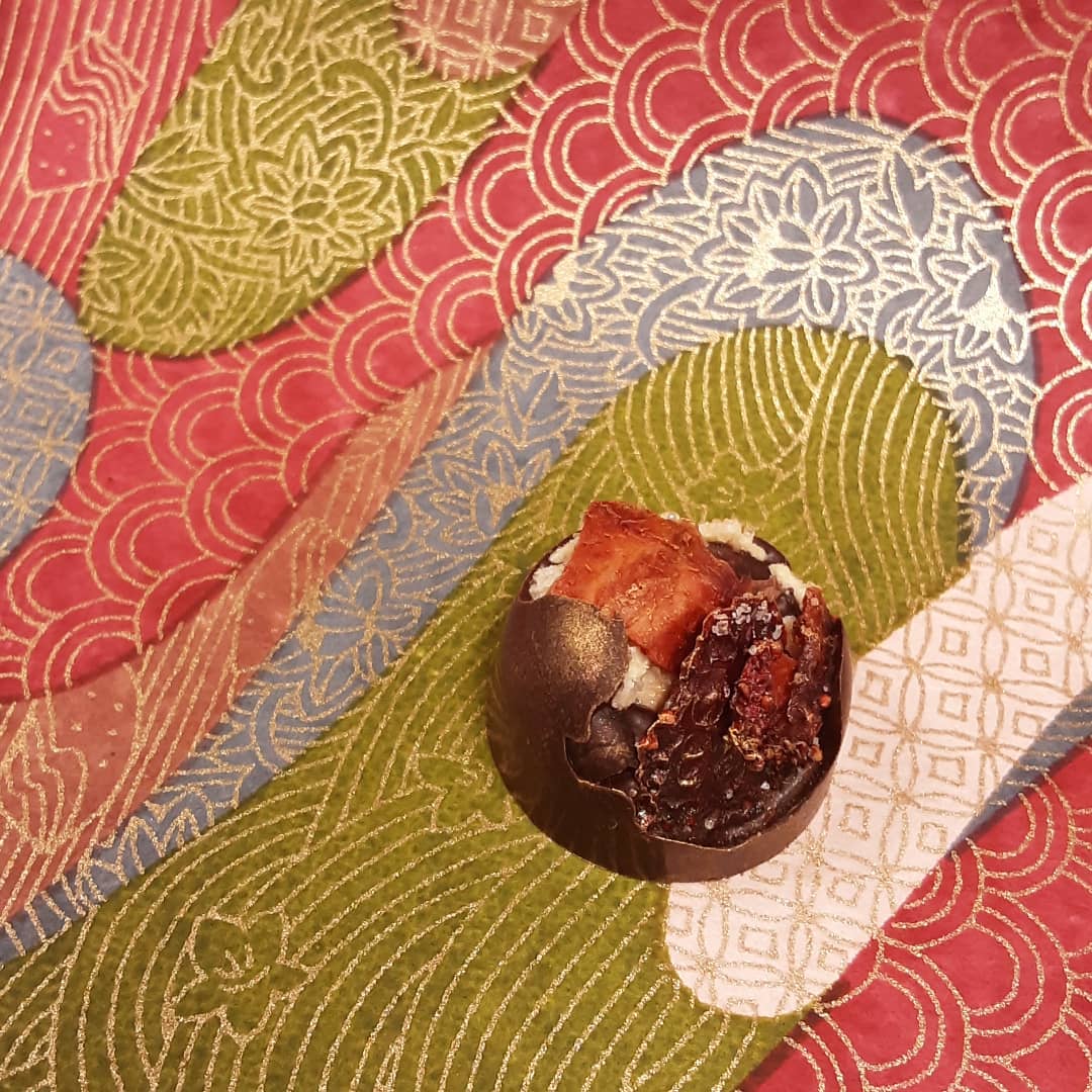 STRAWBERRY WAGASHI - crisp strawberry and ginger with tart Tanzania cacao nibs in Peru Ucayali River dark chocolate.#chocolatier #wagashi #beantobonbonFragrant strawberriesrecall the warmth of Summeron a crisp Fall day.