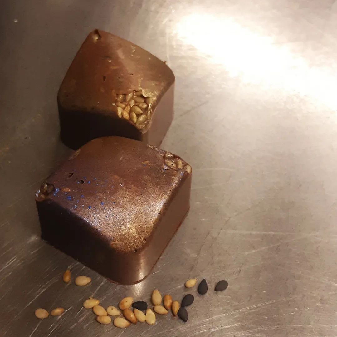 WOKKING THE NEW YEAR - sesame & shoyu (soy sauce) cast in a blend of Mexico milk and Peru white.#chocolatier #savorychocolate #flavorperception @ecolechocolatWe may not bethe most savorycrew so we'lllet the chocolatemake it up to you.An unsavory verse butit could be worse.
