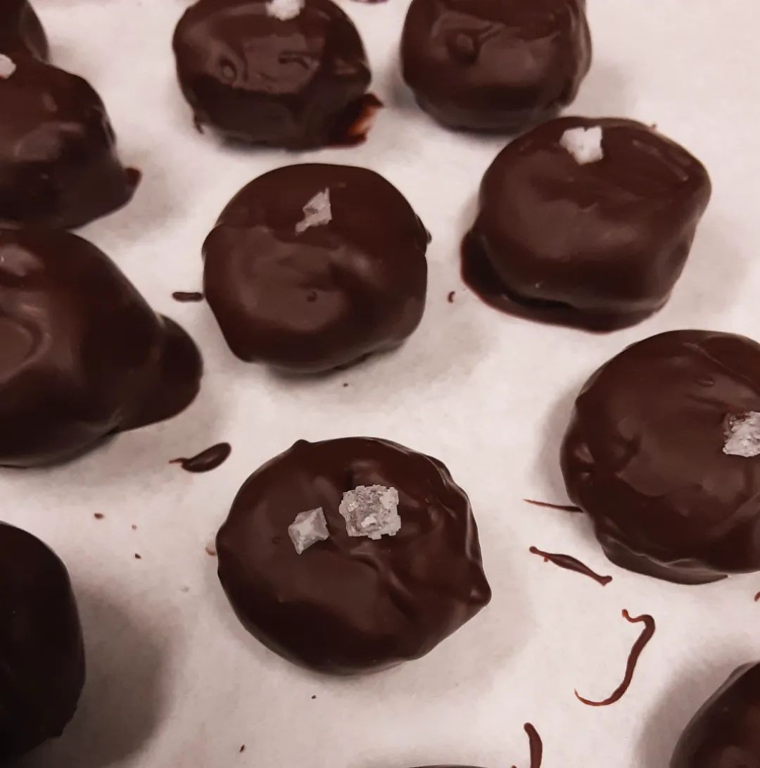 THE THING THAT I WANTED: caramelized sugar milk chocolate truffle in a tangy blend of dark milks with a flake of Syracuse NY salt#chocolatier #saltedcaramel #chocolatetruffles #homeA merging, ideas or experiences as one, emerging, as it will become