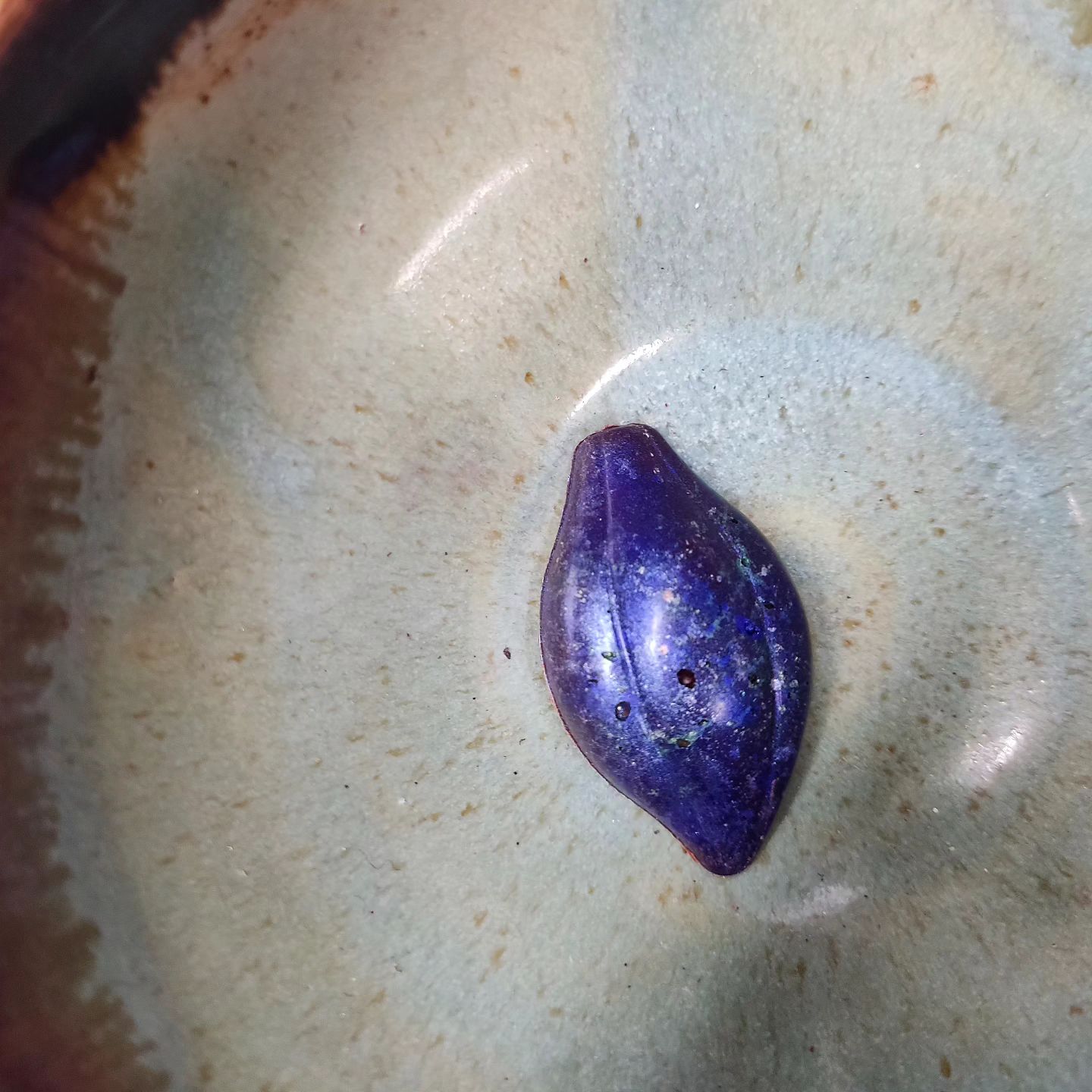 LATE SUMMER HARVEST - tiny local cherry tomatoes and Venezuela Cayagua chocolate ganache with a splash of tequila.#chocolatier #ingredients #localfood #timatoes Ara gave me tomatoes fresh picked from the vine. I turned them into chocolate bonbons, tasty tart and fine.